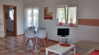 Apartment 1 Wohnzimmer mit offener Küche und Essplatz - Bild 2: Kokomo - moderne, vollausgestattete Ferienwohnung Insel Vir