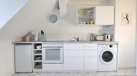 moderne Küchenzeile mit Herd, Backofen, Waschmaschine. Voll mit allen Küchenutensilien ausgestattet - Bild 2: Neu: Wunderschöne 2-Zimmerwohnung * hell * ruhig * zentrumsnah